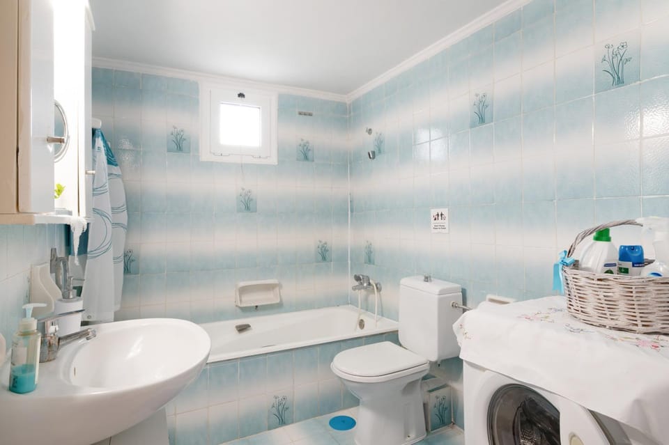 Bathroom, Living room