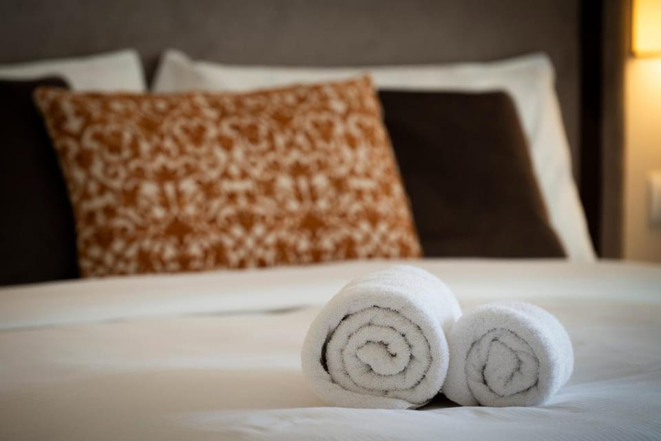 Bedroom, towels
