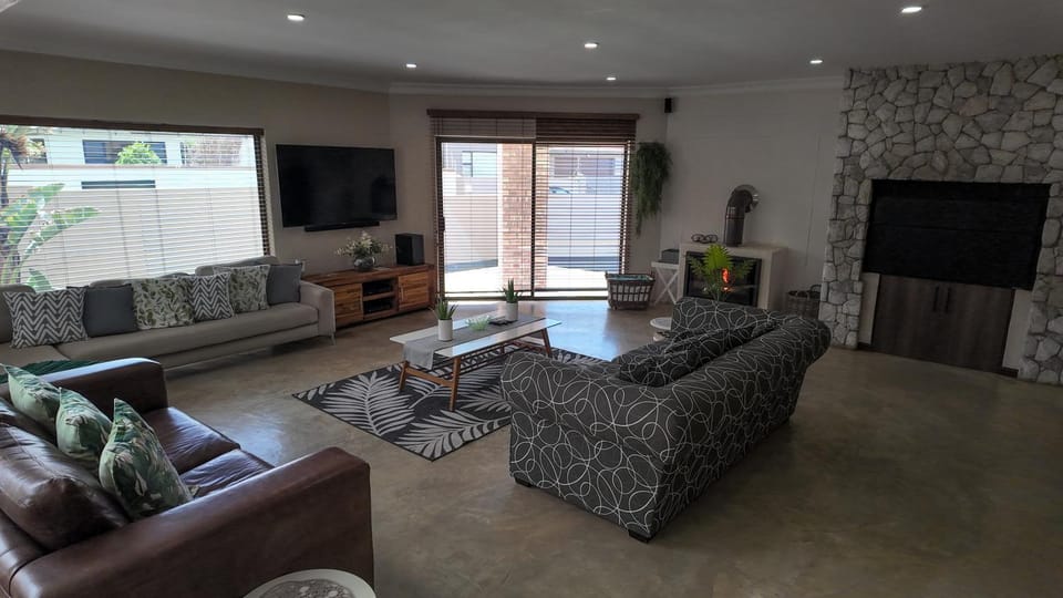 BBQ facilities, TV and multimedia, Seating area, Dining area, fireplace, internet