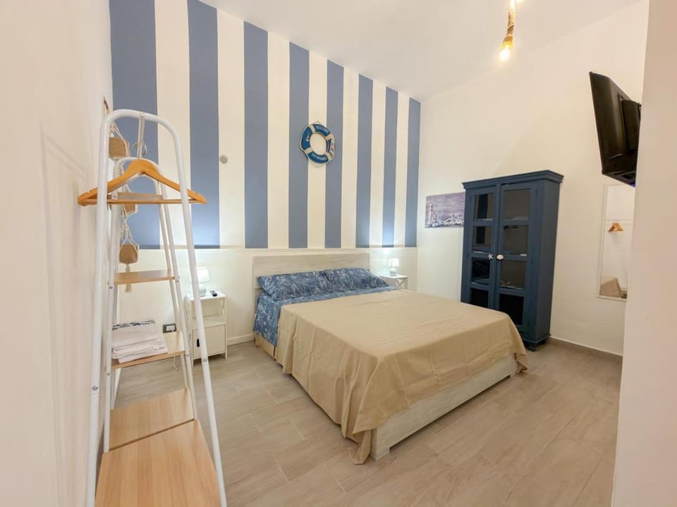 Bed, TV and multimedia, Photo of the whole room, Bedroom, wardrobe