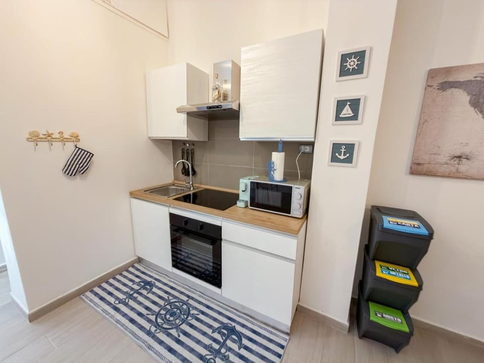 Kitchen or kitchenette, oven, stove