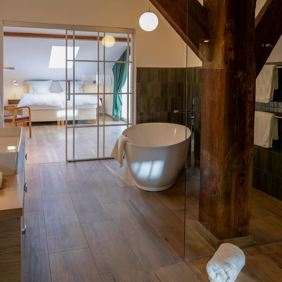 Bed, Bathroom, Bedroom