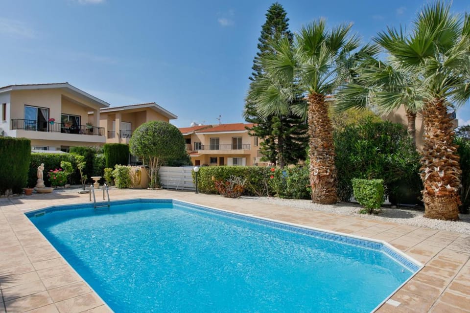 Property building, Garden, Pool view, sunbed