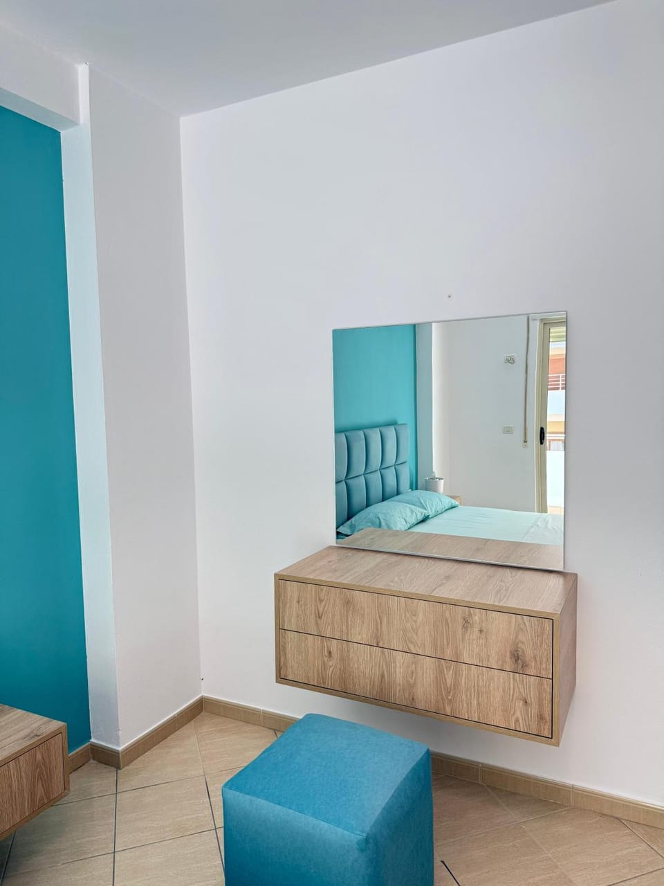 Photo of the whole room, Bedroom