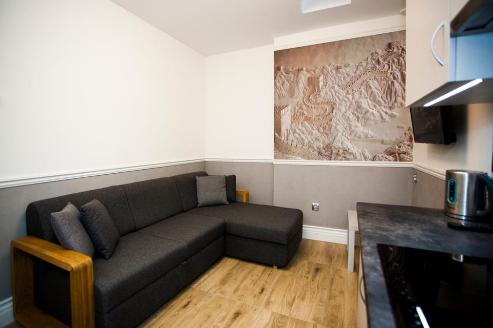 Bed, Seating area