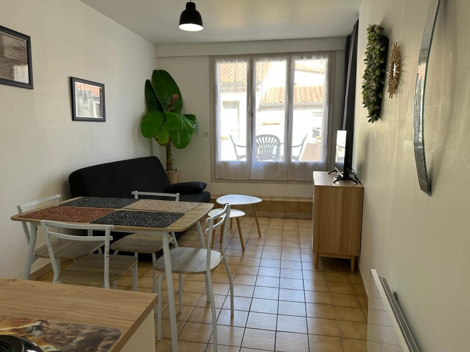 Living room, Dining area