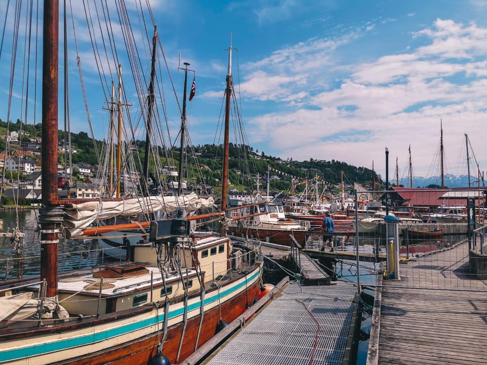 Nortorp, stort hus med egen brygge i sentrum Villa in Vestland