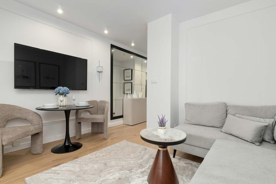 TV and multimedia, Living room, Seating area
