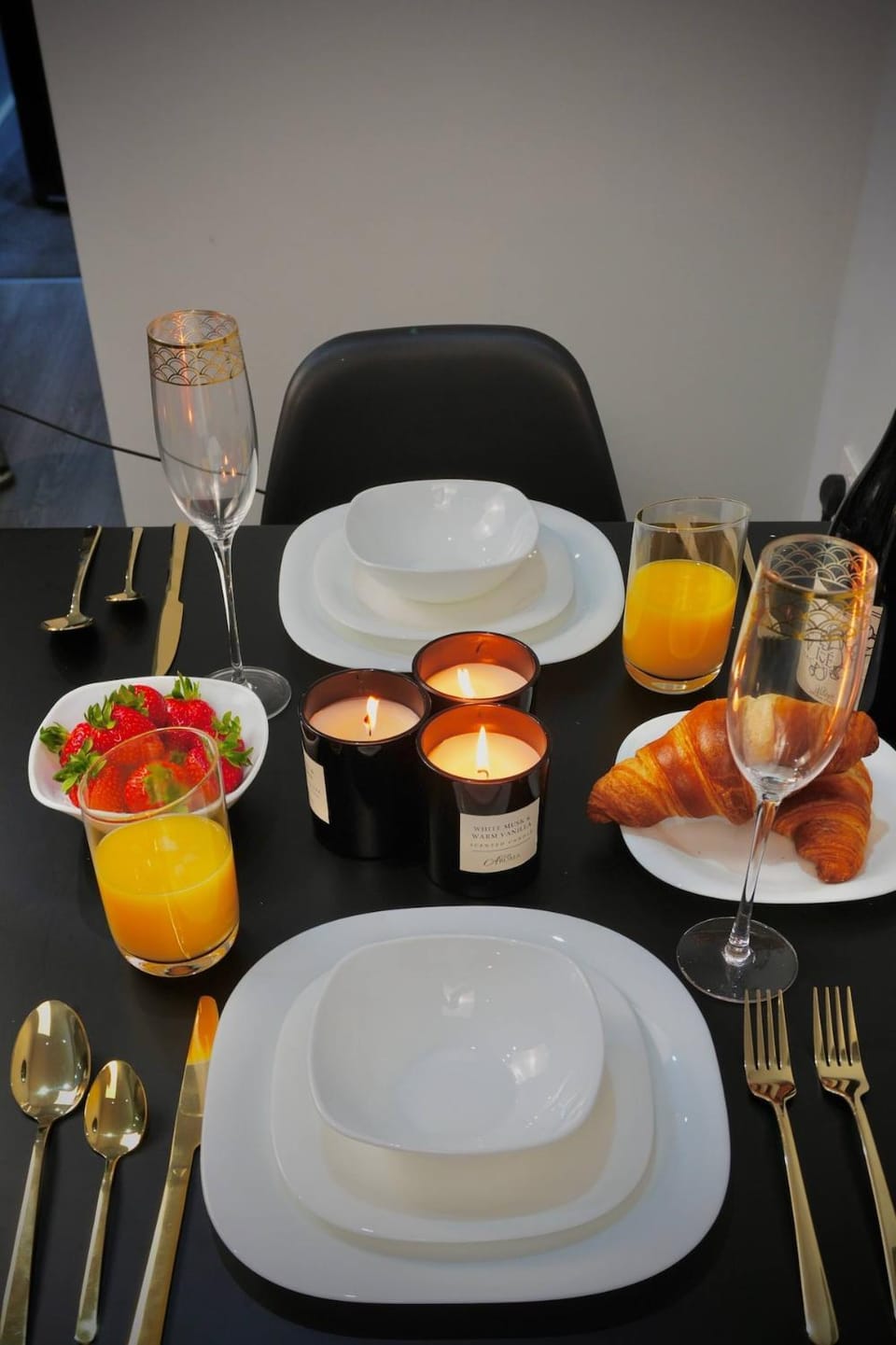 The Noir Suite Luxury City Centre Flat Apartment in Newport