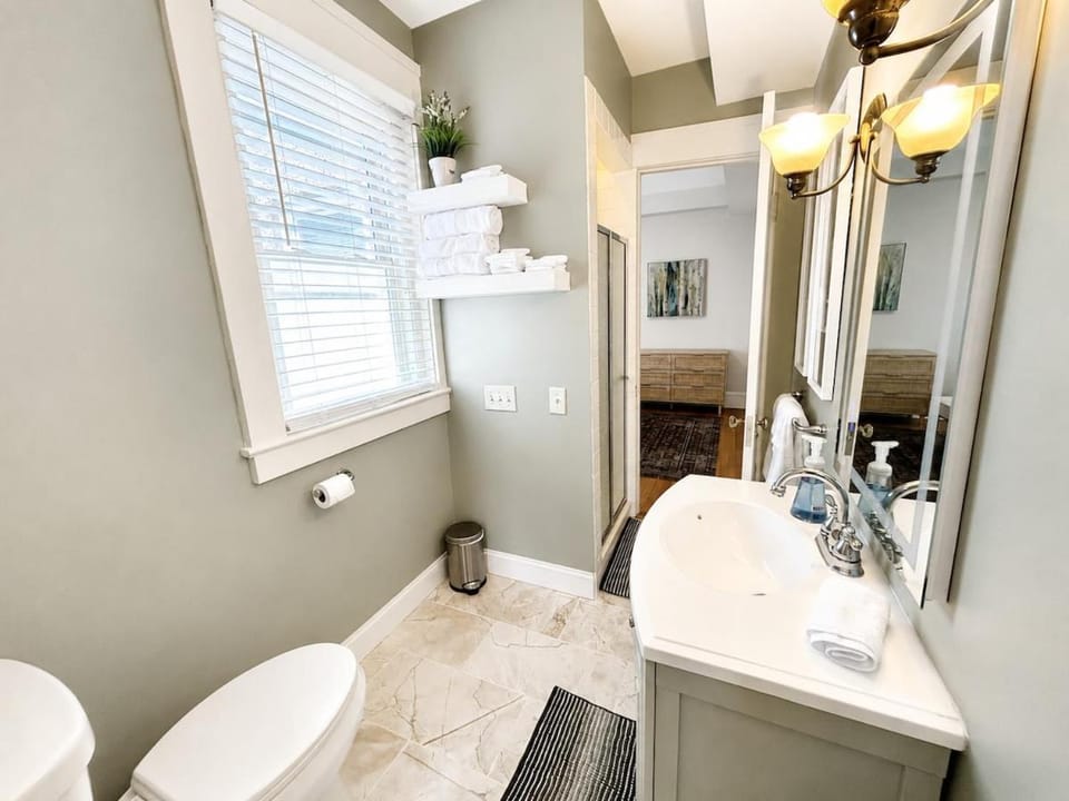 Stylish 3BR Syracuse Home Near SU, Downtown & Destiny USA Apartment in Syracuse