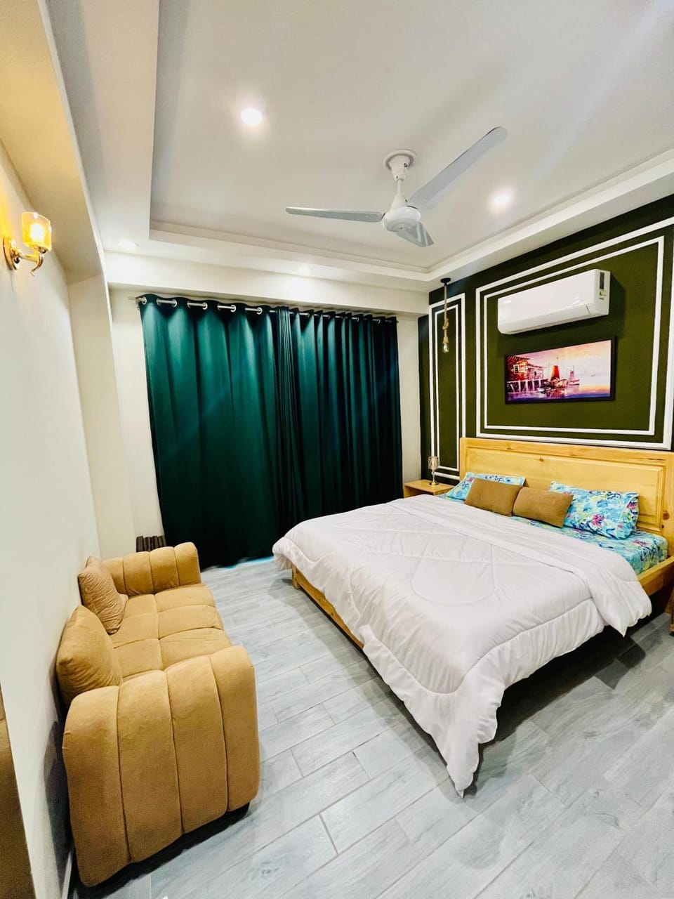 Bed, Photo of the whole room, Seating area, Bedroom, air conditioner