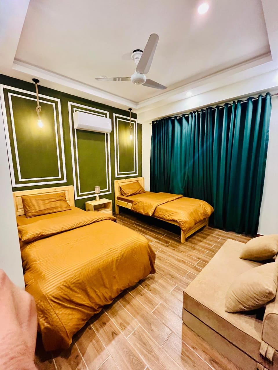Bed, Photo of the whole room, Seating area
