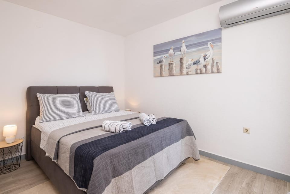 Bed, Decorative detail, Bedroom, air conditioner