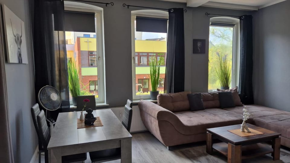 Living room, Seating area, Dining area, heating