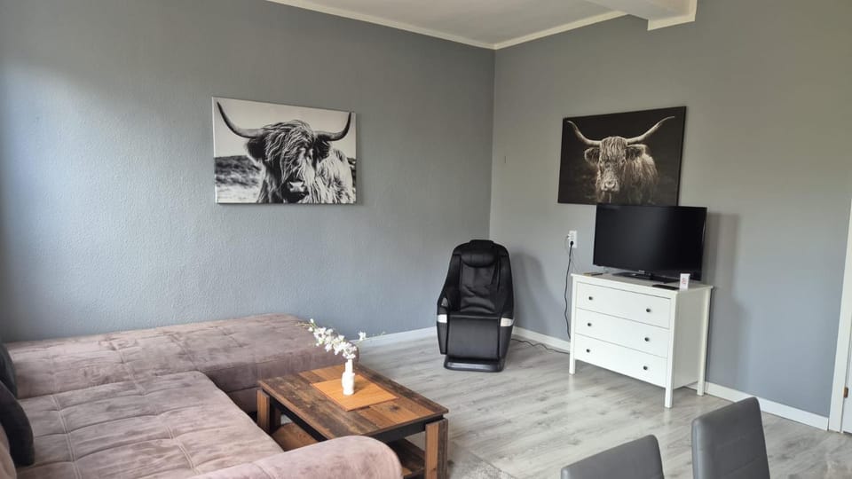Massage, TV and multimedia, Living room, Seating area