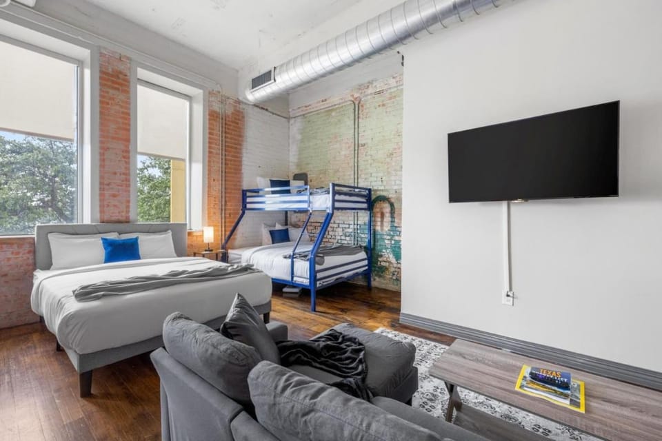 Cozy City Apartment | Game Room + Pool Apartment in Dallas