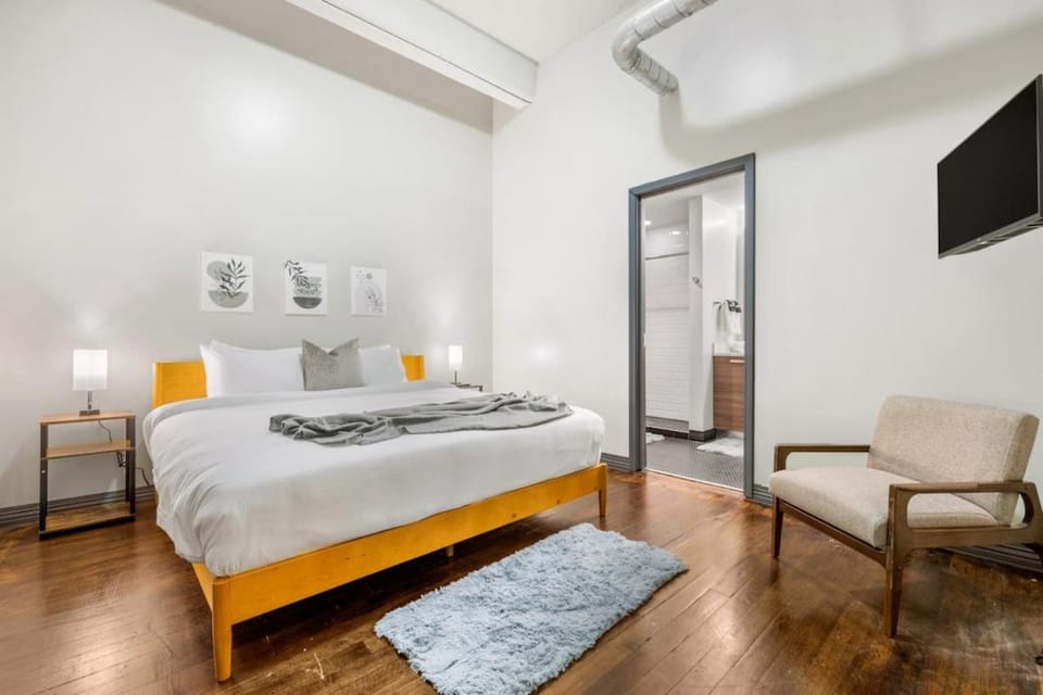 Cozy City Apartment | Game Room + Pool Apartment in Dallas