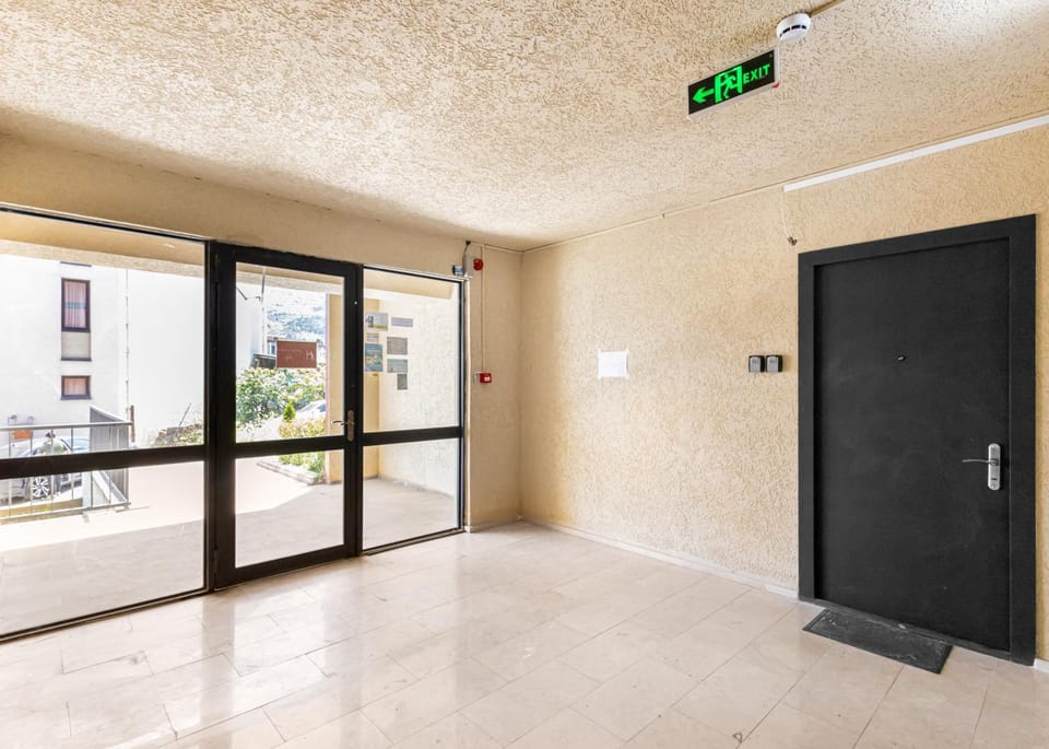 Facade/entrance, On site, Area and facilities, Area and facilities