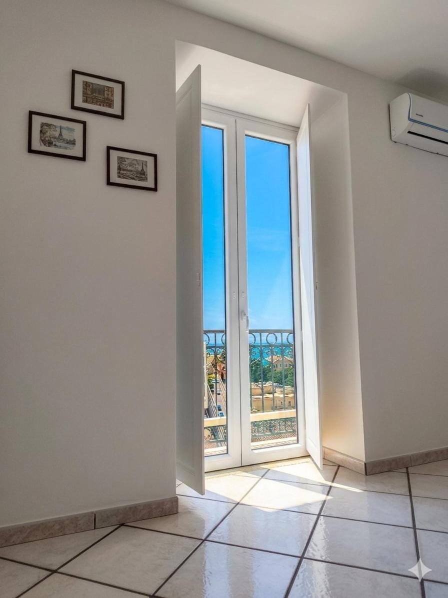 Sea view, air conditioner