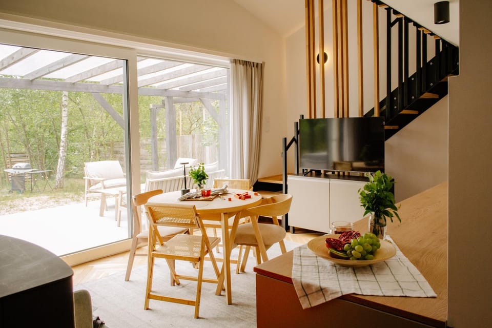 View (from property/room), Balcony/Terrace, Kitchen or kitchenette, Living room, Seating area, Dining area