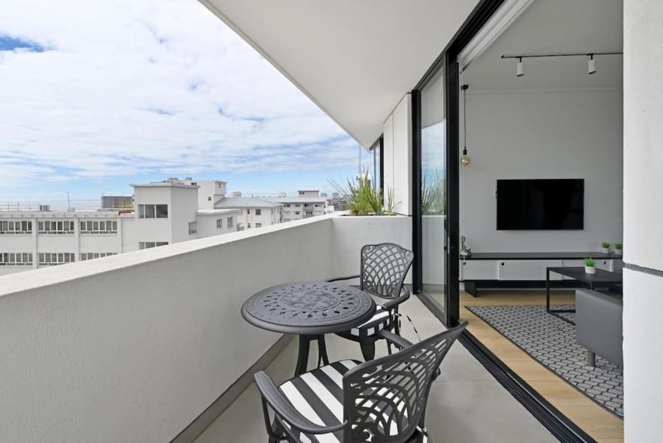 The Flamingo | One Bed | Sea Point Promenade Apartment in Sea Point