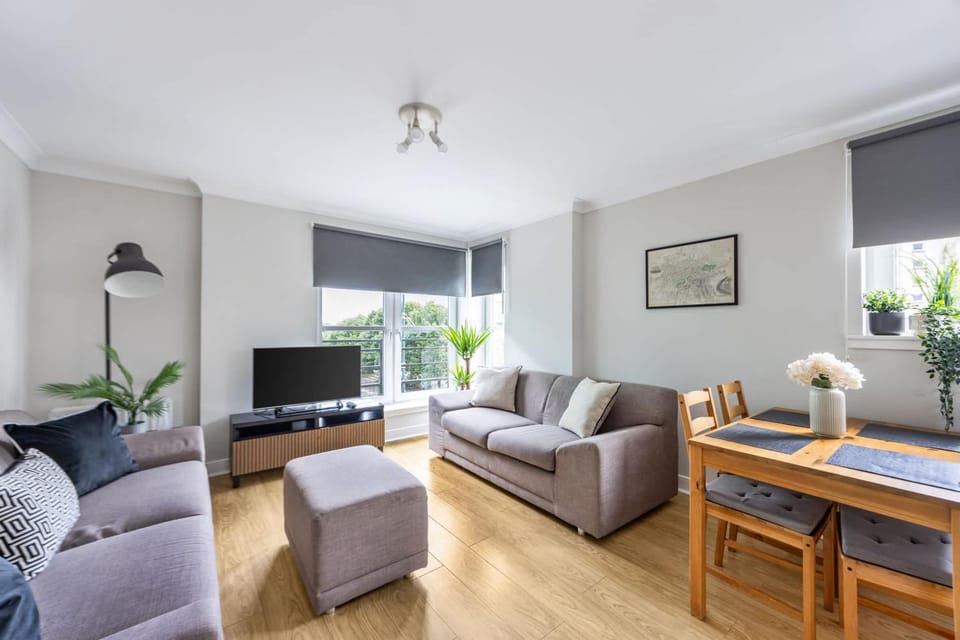 BnBNova - 2BR - Old Town & Royal Mile Apartment in Edinburgh
