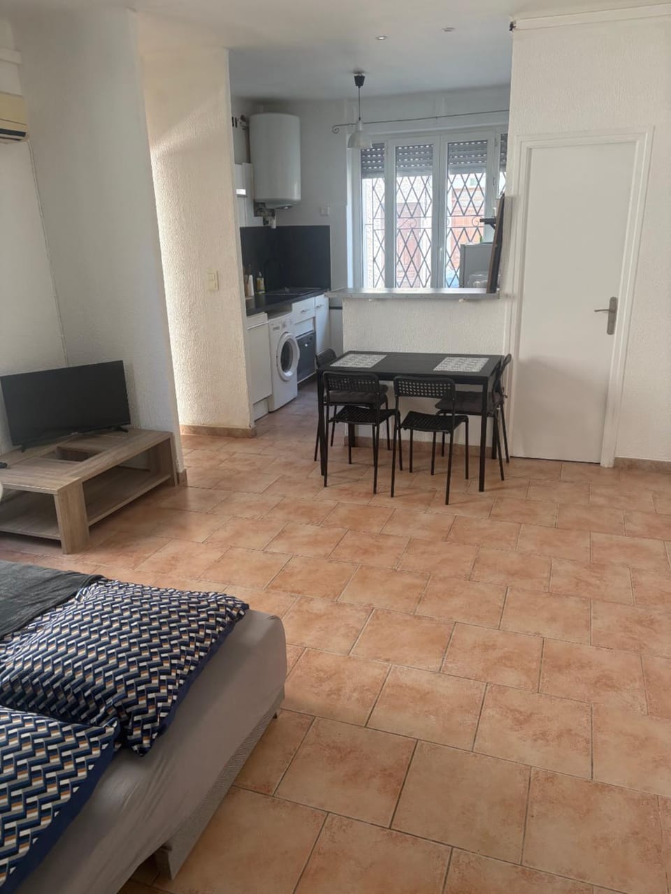 2 pièces cour et rue Apartment in Nimes