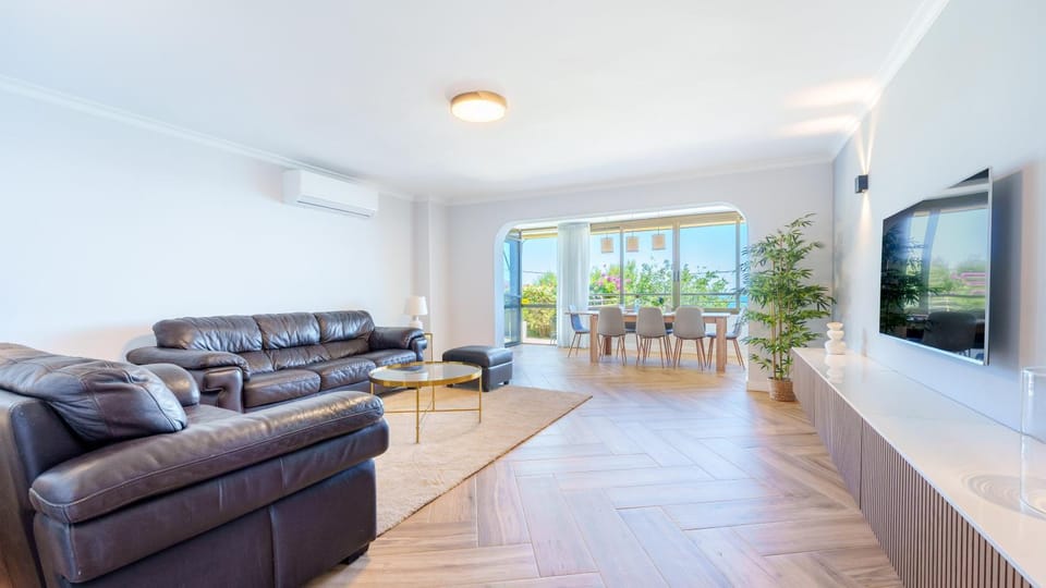 Communal lounge/ TV room, TV and multimedia, Living room