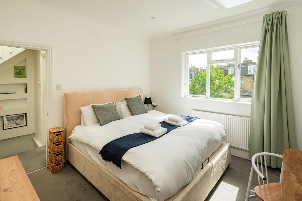 Stylish 1Bed Flat in Fulham Sleeps 4 1st Floor Apartment in London