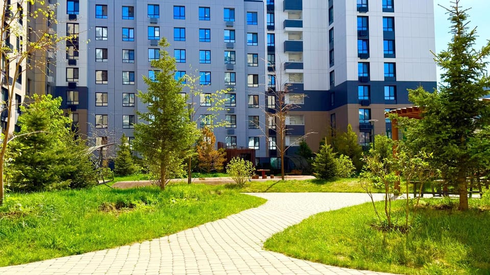 Property building, Day, Natural landscape, Garden, Garden view