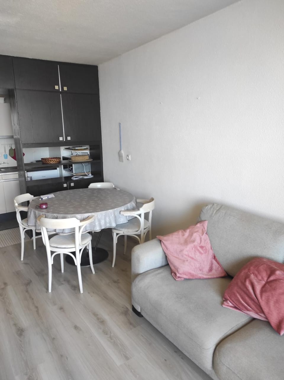 Seating area, Dining area