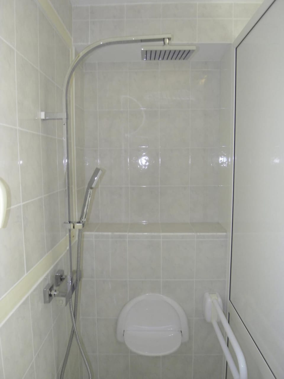 VILLA LES DES F3 demi etage accessible PMR ascenseur Apartment in Occitanie
