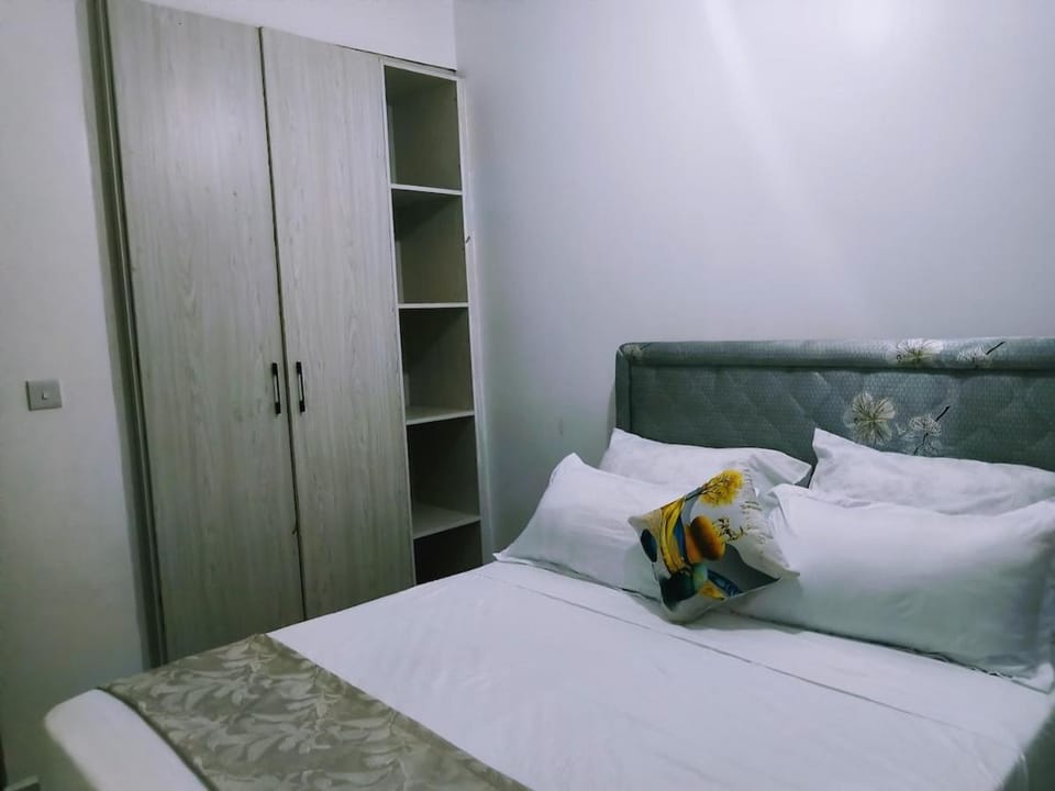 Bed, Photo of the whole room, Bedroom, towels, wardrobe