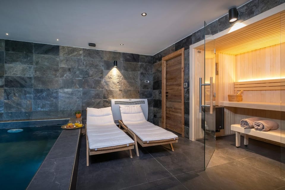 Sauna, Area and facilities, Swimming pool