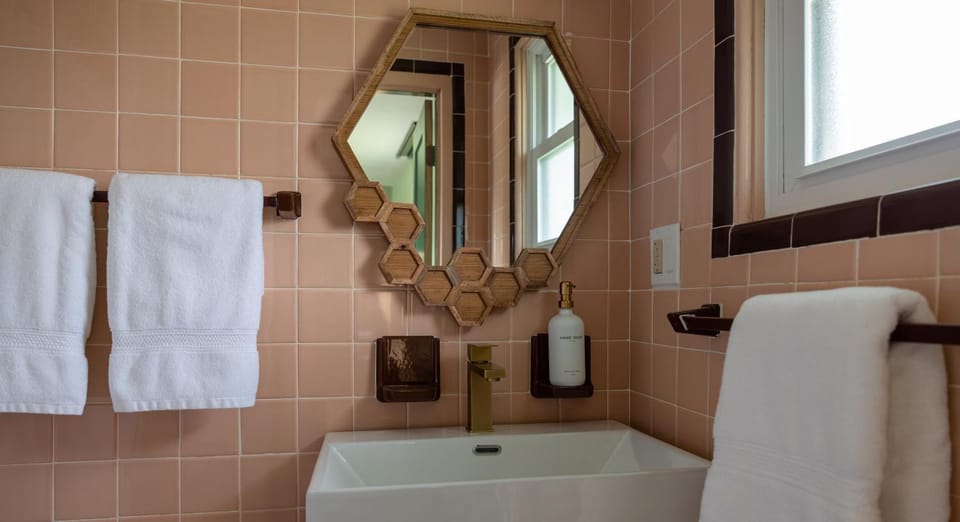 Bathroom, towels