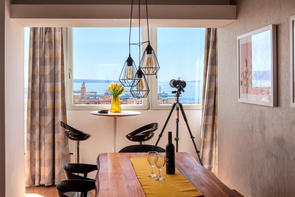 Natural landscape, Living room, Seating area, Dining area, Sea view
