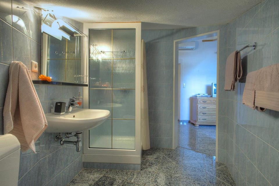 Villa Buric Fw 1 mit Garten & gedeckte Terrasse Apartment in Primorje-Gorski Kotar County
