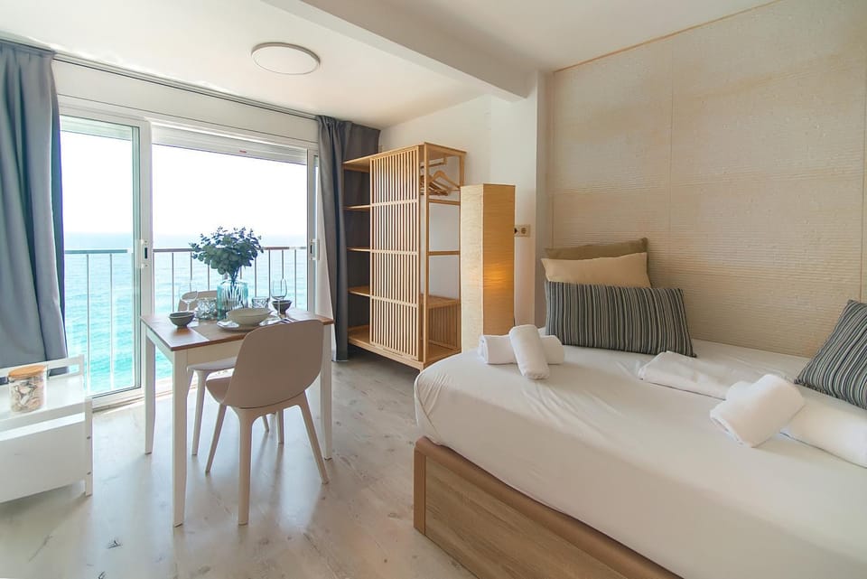 Bed, Living room