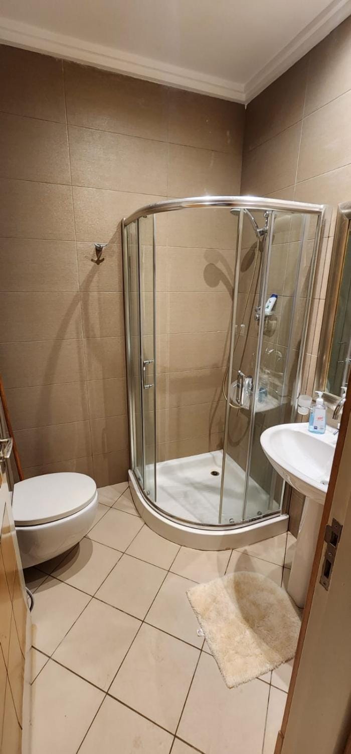 Shower, Toilet, Bathroom, bidet, towels