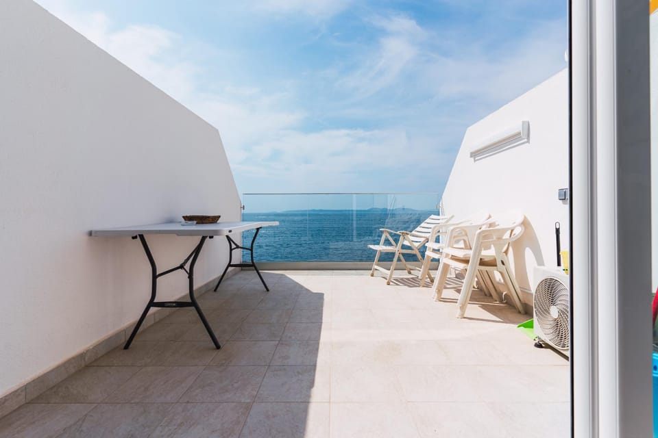 View (from property/room), Balcony/Terrace, Sea view
