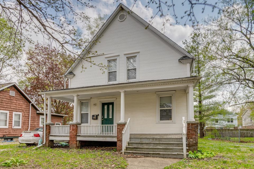 < 1 Mi to UIUC! Family Game Day Hub w/ Large Yard House in Champaign