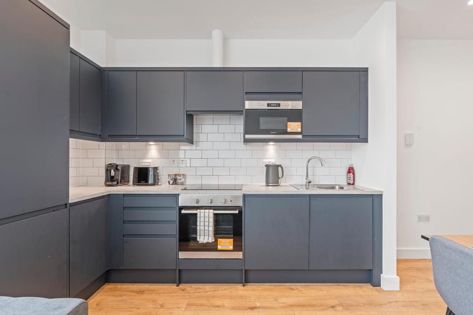 Coffee/tea facilities, Kitchen or kitchenette, oven, stove, toaster
