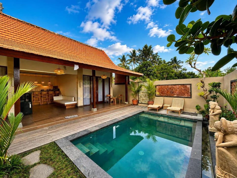 Property building, Day, Garden, Garden view, Pool view, Swimming pool