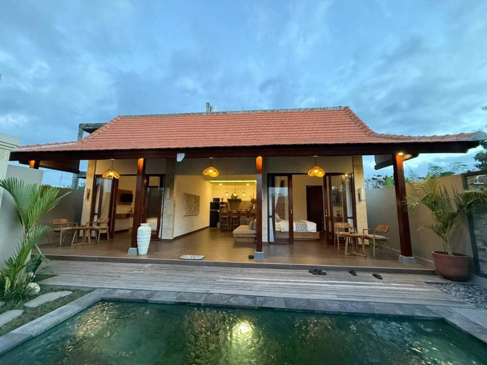 Property building, Patio, Day, Balcony/Terrace, Pool view, Swimming pool