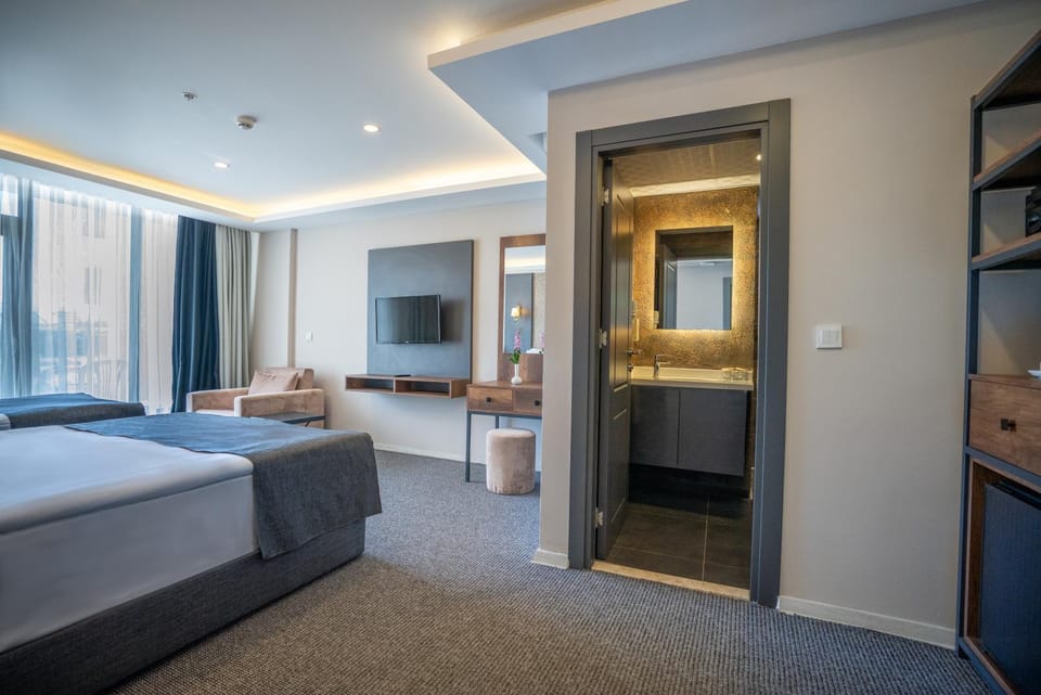 Bed, Photo of the whole room, Bedroom, wardrobe
