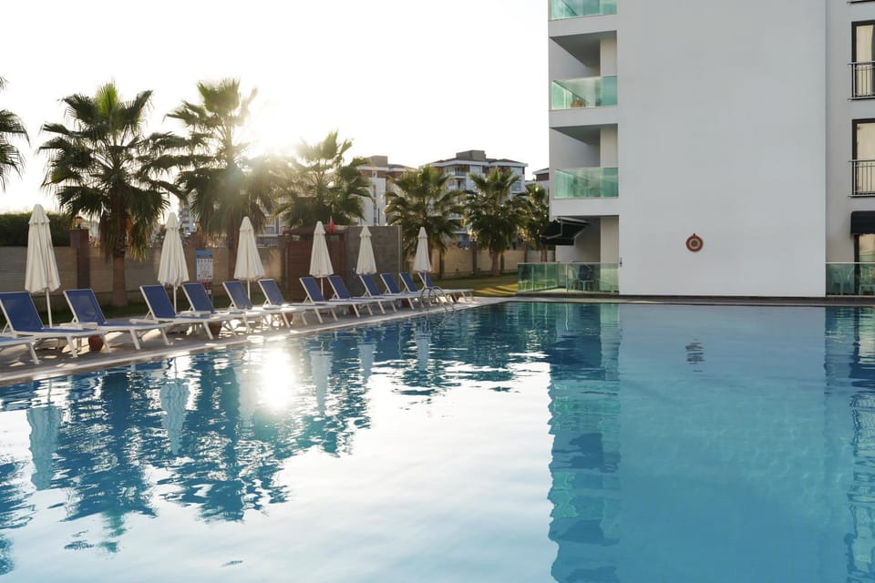 Day, Pool view, Swimming pool, sunbed