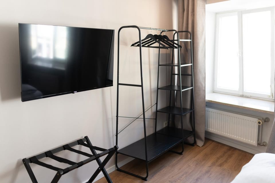 Bed, TV and multimedia, Bedroom, wardrobe