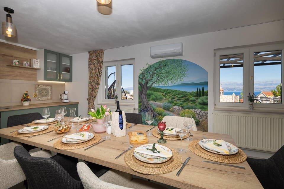 Luxury Sea View Apartment John with Pool & Jacuzzi Apartment in Split-Dalmatia County