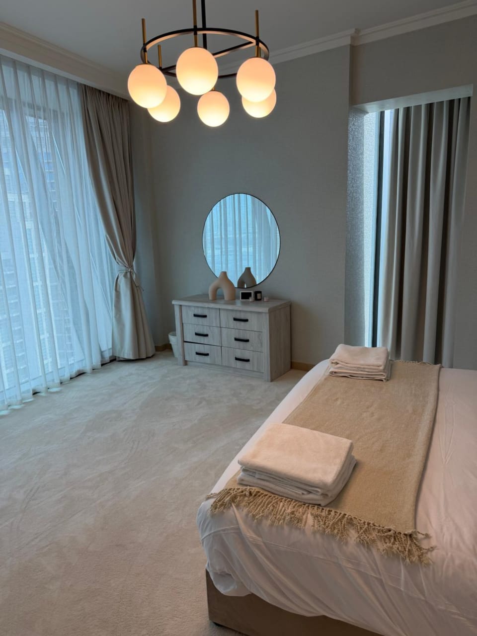 Modern Luxury Apartment Steps from Dubai Mall Apartment in Dubai