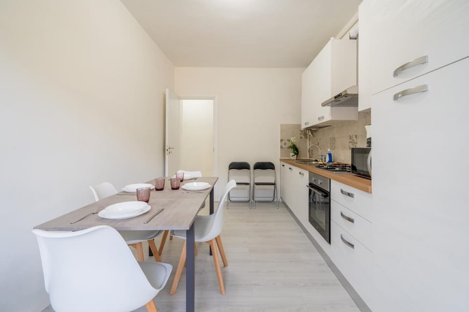 Como, Swiss 5 min - Lake at 10 min - Wifi, Parking Apartment in Como